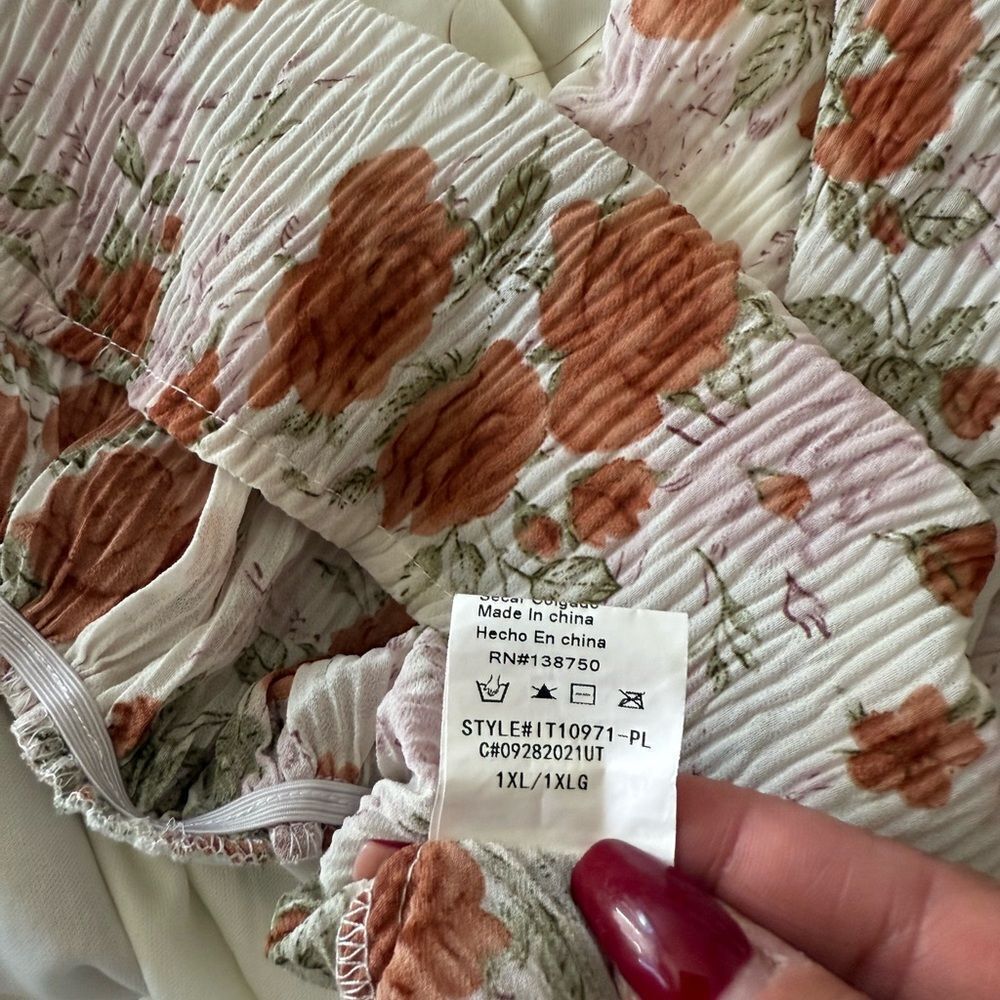 Floral V-Neck Blouse - Picture 7 of 8